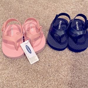 Old Navy baby flip flops pink and navy blue size 6-12M